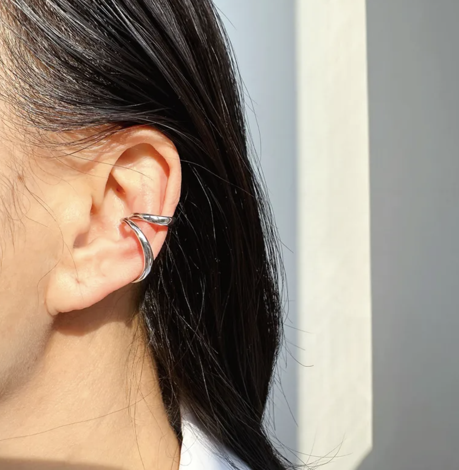 Irregular Spiral Ear Cuff For Modern Style
